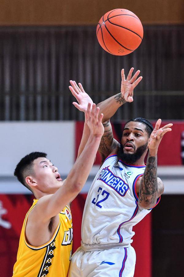 IM电竞sports-字母哥利拉德缺席雄鹿生死战