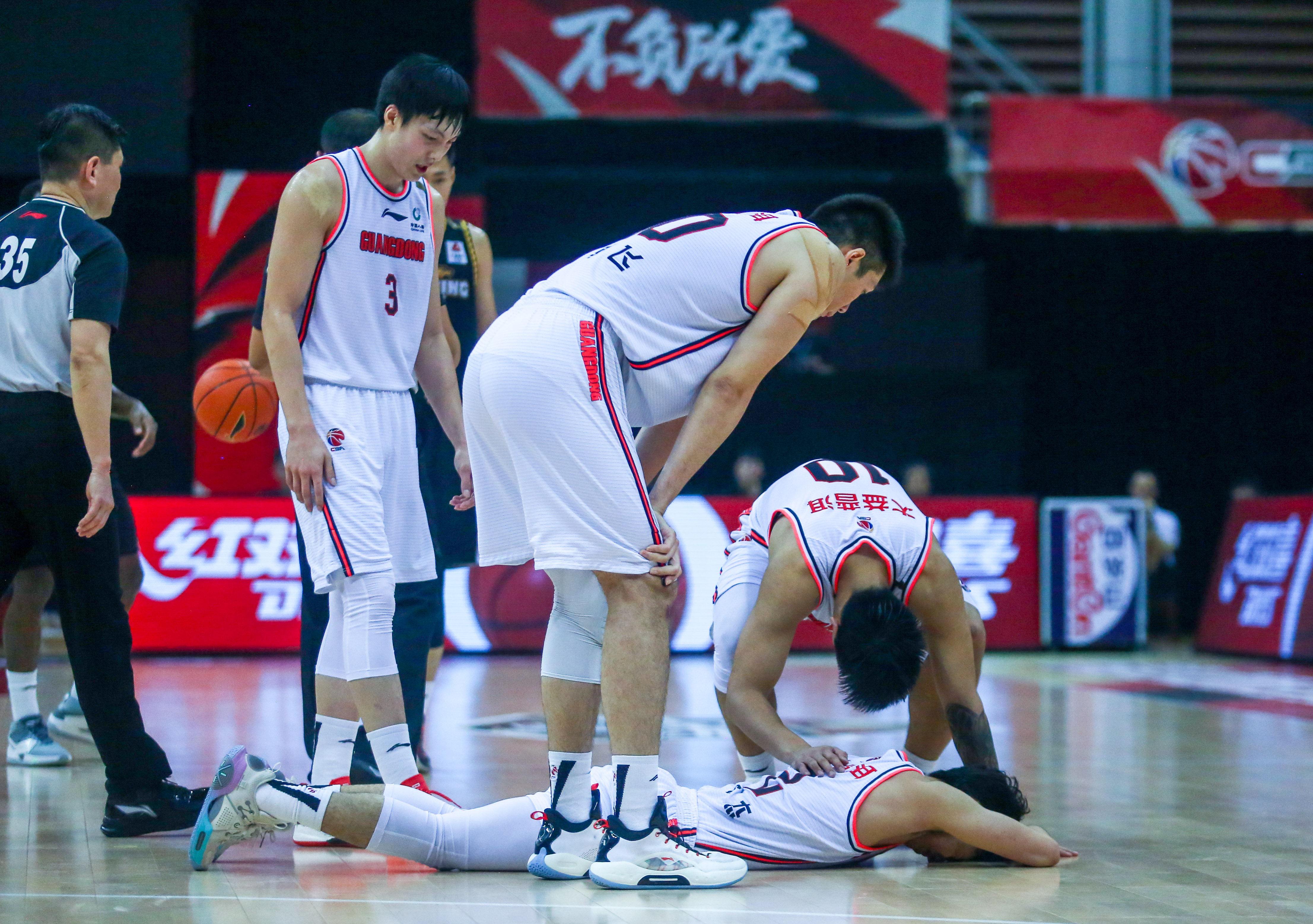 IM体育-篮球急停跳投教学视频